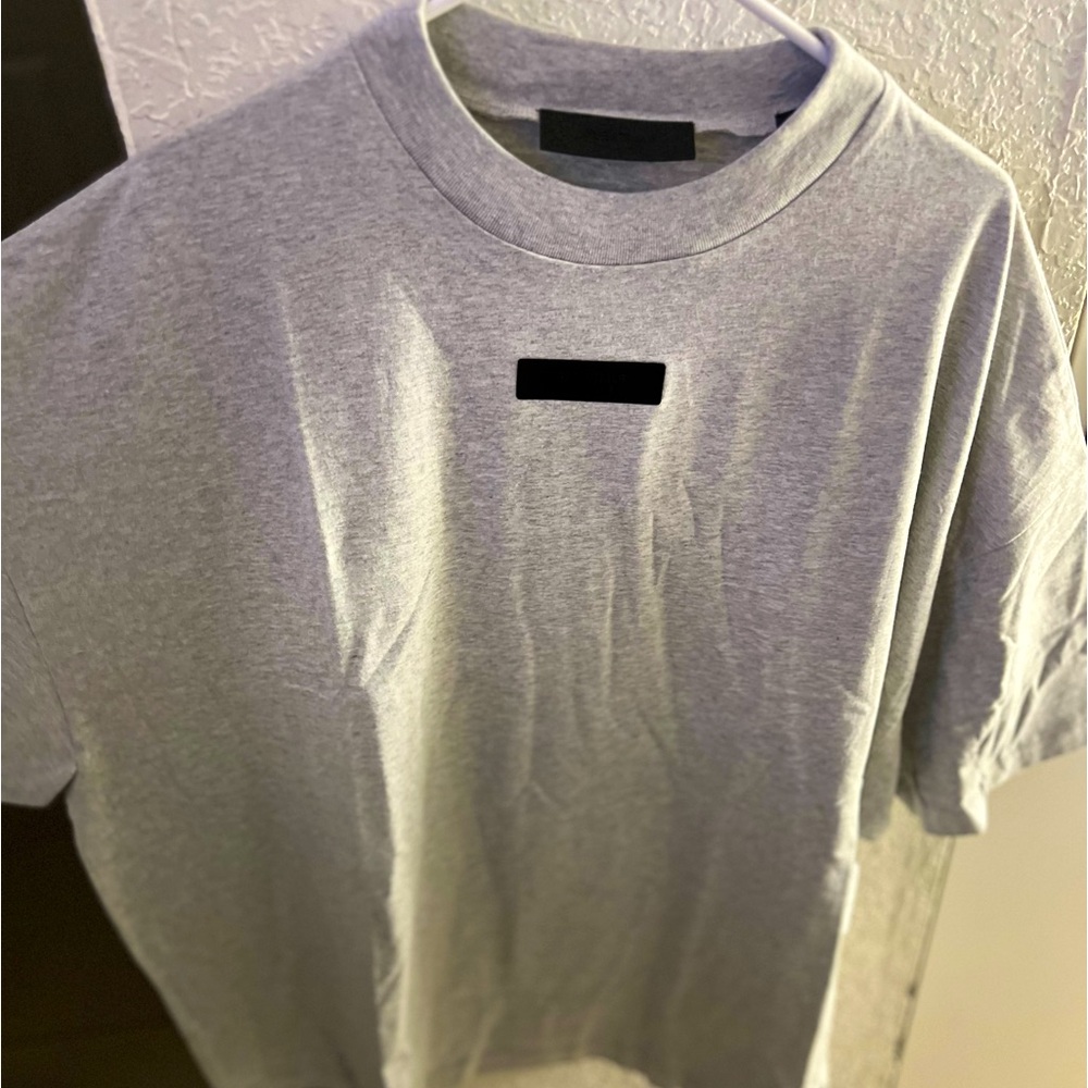 Brand new Essentials tee, oversized never worn. Lmk